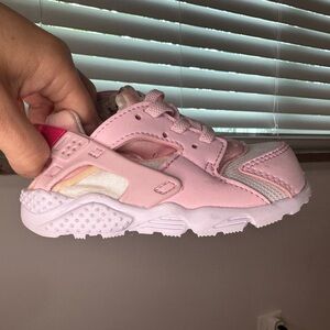 Toddler Nike shoes size 6c - new